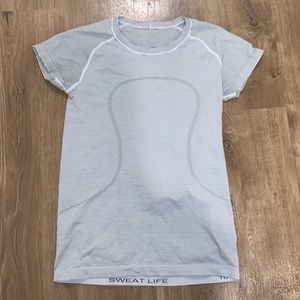 Short sleeve workout top
